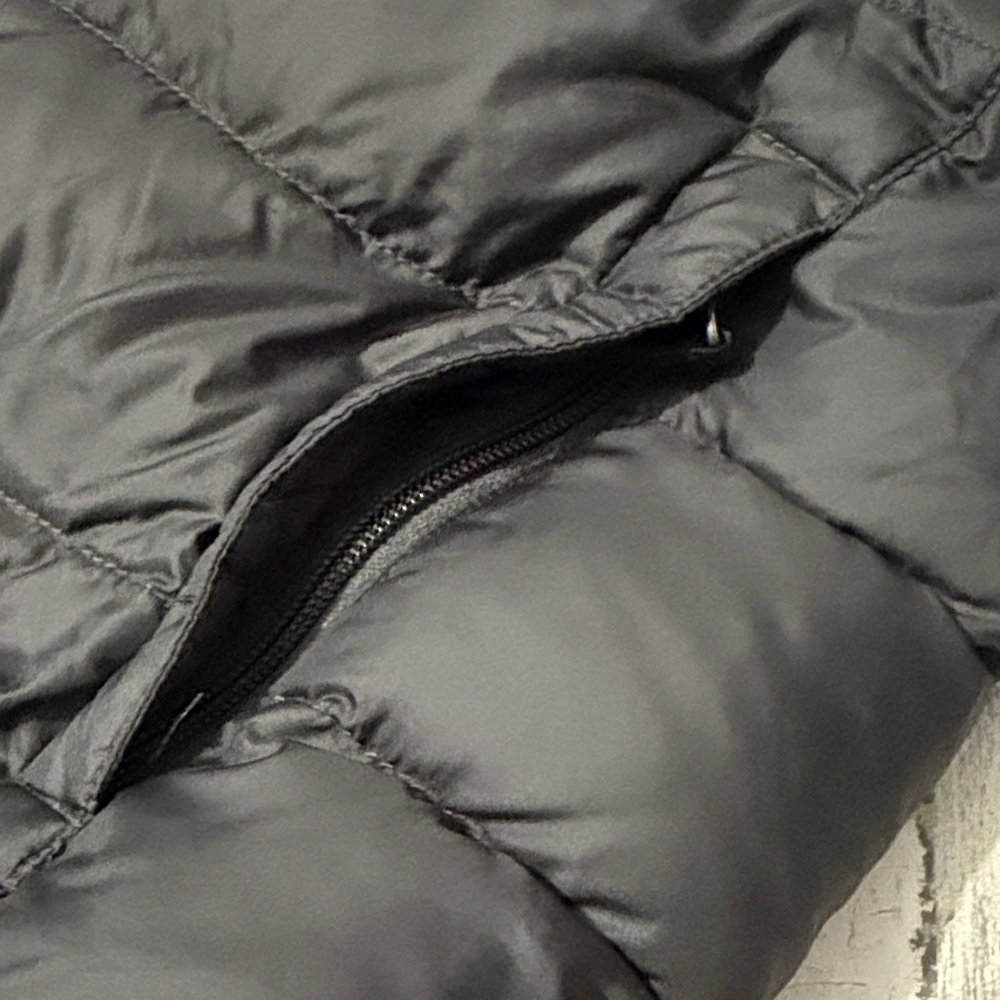 The North Face Boys Classic Black Puffer Jacket Size M 10-12 - Picture 9 of 11